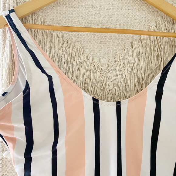 Striped one piece - Picture 3 of 5